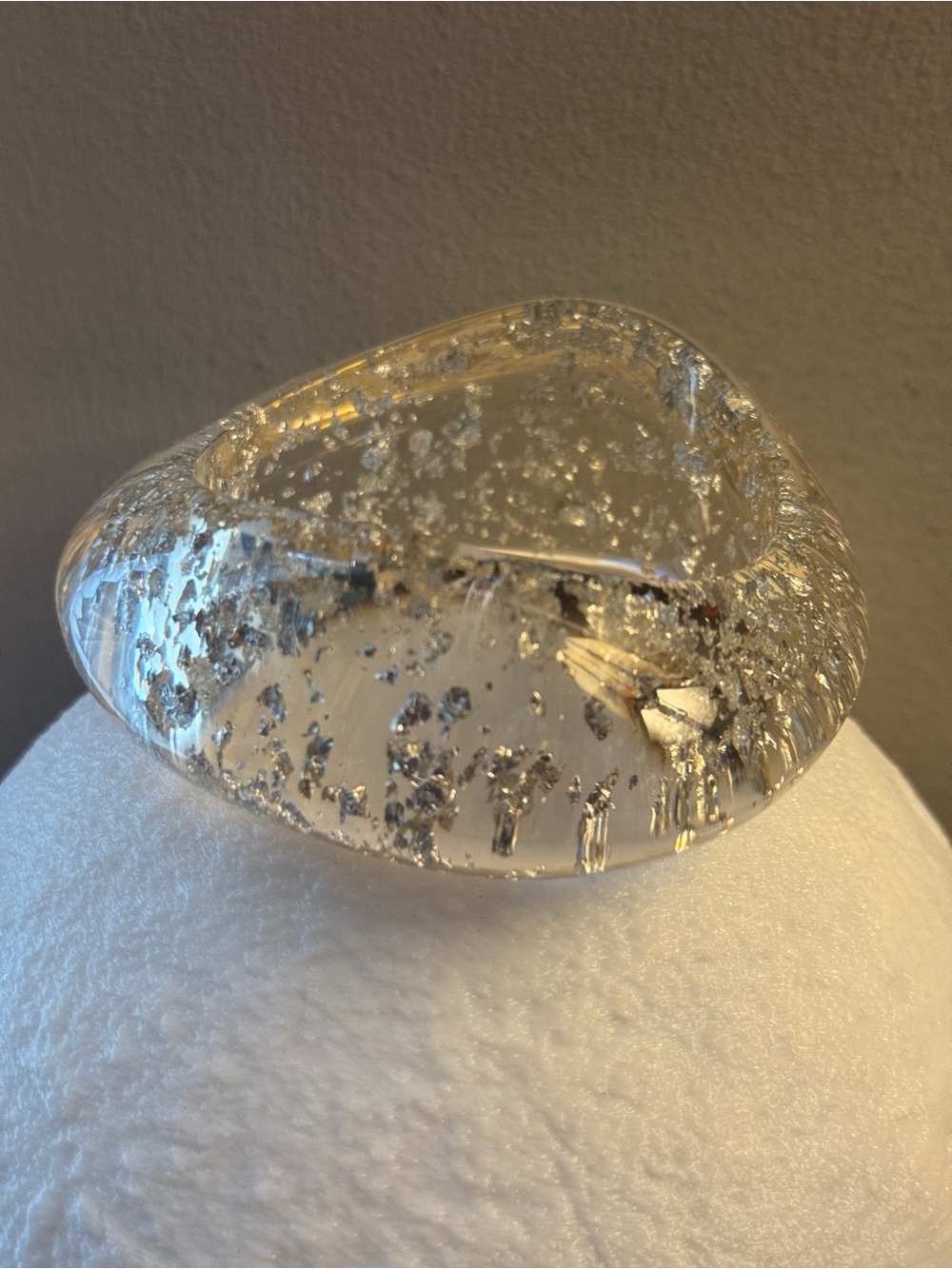 Clear Modernist Chunky Lucite Bangle Bracelet with Silver Flakes - Picture 9 of 13